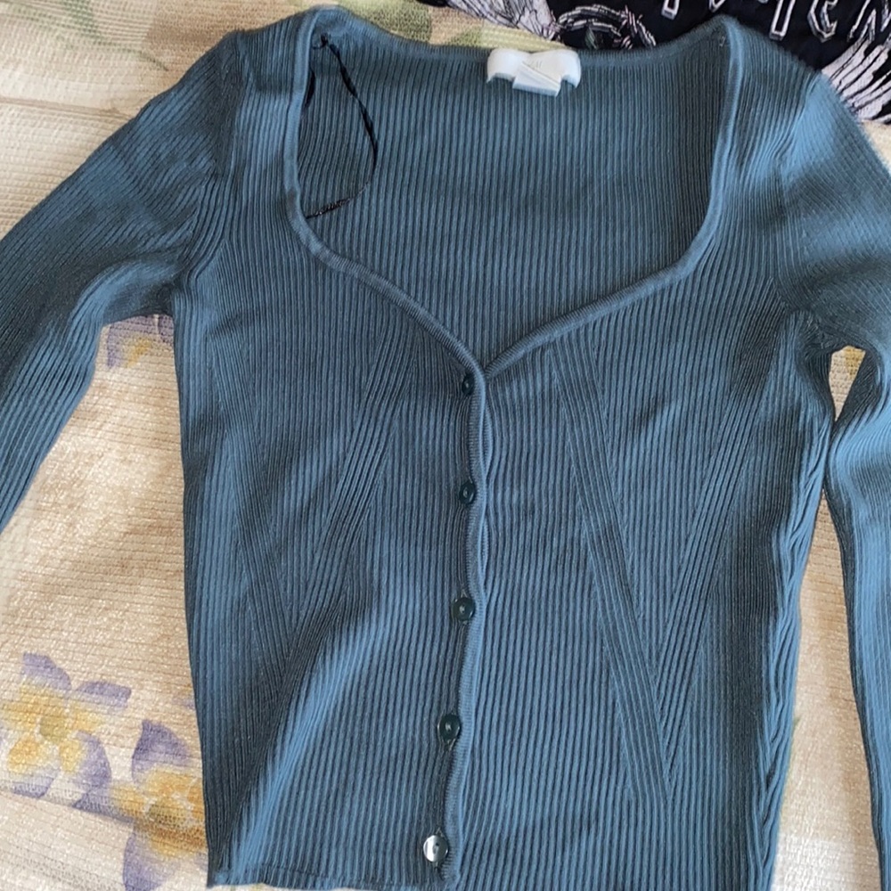 H&M Teal long sleeve form fitting button up top